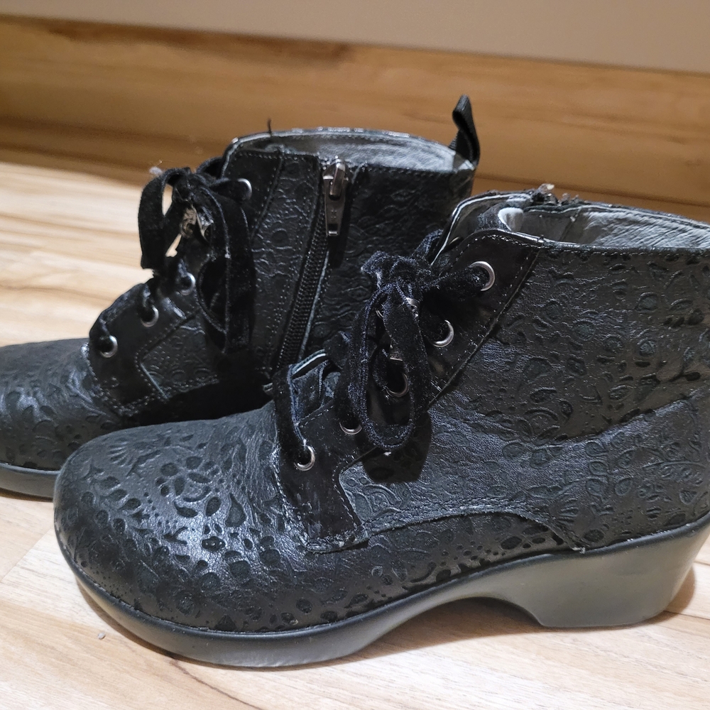 ALEGRIA Black Lace-Up Women's Boots